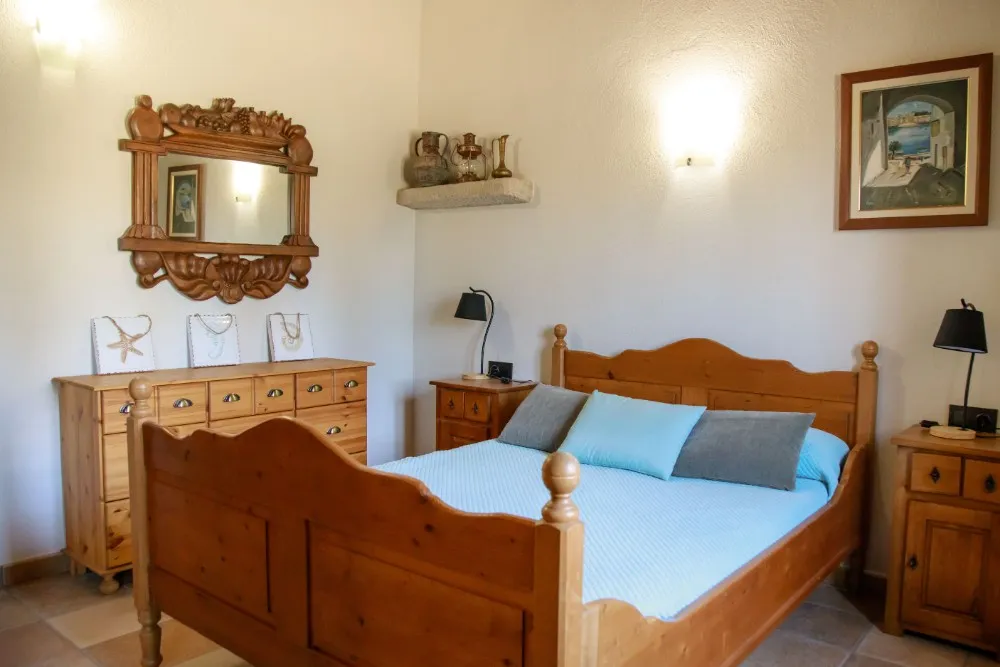 Habitación con cama doble