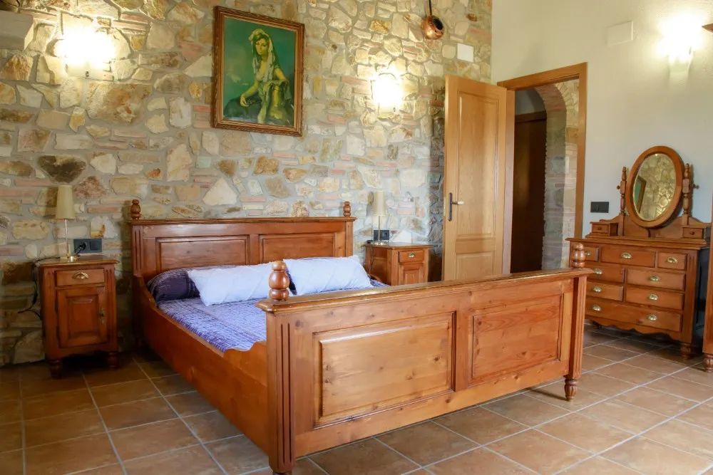 Habitación con cama doble y cama individual